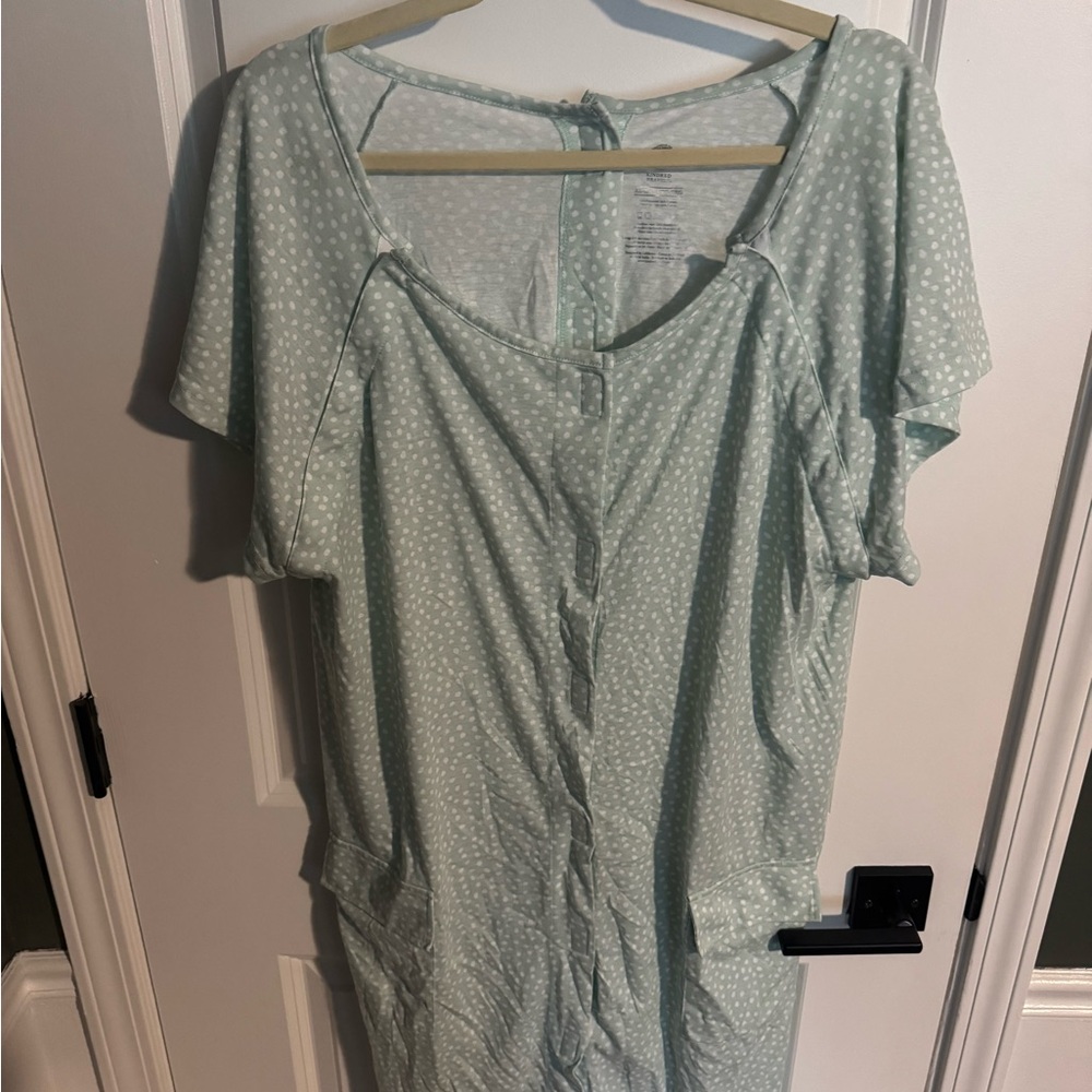 Kindred Bravely Green Universal Labor & Delivery Gown